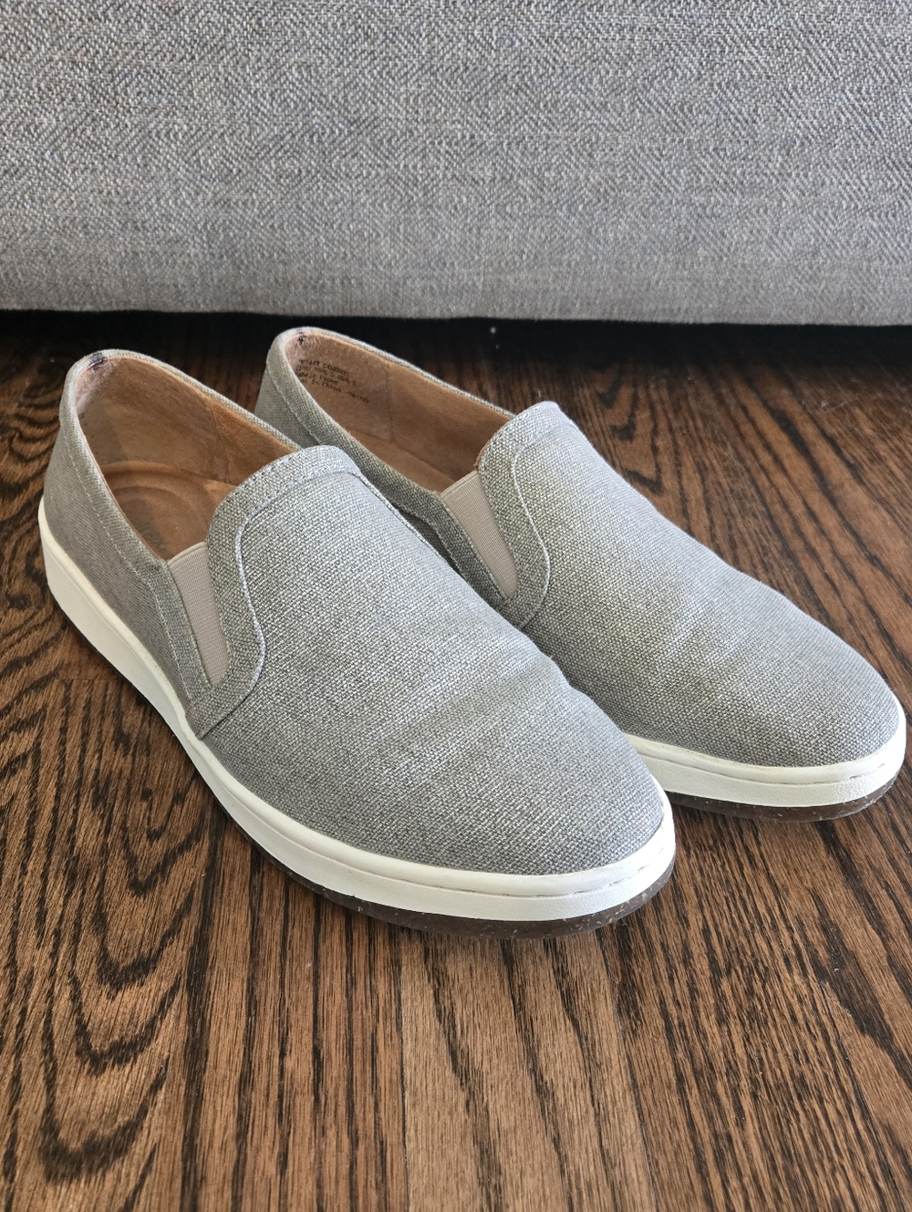 Aetrex Women's Slip-On Canvas Sneakers in Light Gray (Sz 8.5)